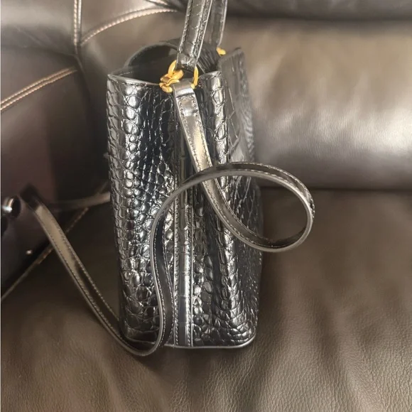 Elegant Black Crocodile-Embossed Handbag - Picture 7 of 15
